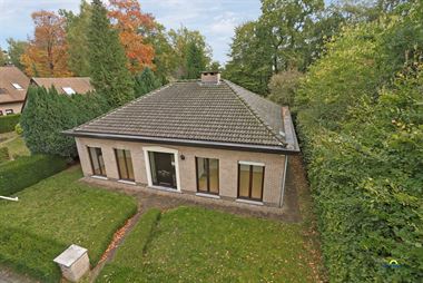 Gezellige, charmante villa/landhuis met 3 slaapkamers op een terrein van 800m², gelegen in een rustige, leuke woonwijk nabij het centrum van Kapellen...