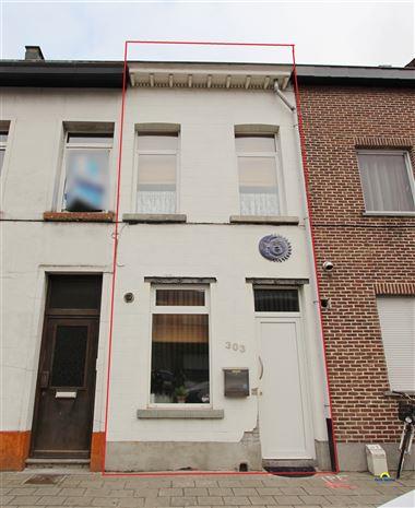Leuke instapklare gesloten bebouwing net buiten de ring van Mechelen.
De woning werd reeds gerenoveerd en is volledig instapklaar. Gelegen op 5 min...