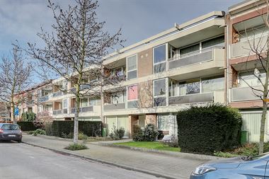 Appartement met 2 slaapkamers te koop in Berchem.
Dit appartement is gelegen in de Deken De Winterstraat te Berchem, nabij de winkelstraat Fruithof...