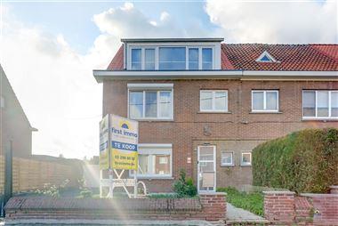 Gerenoveerde half open bebouwing met 3 slaapkamers nabij het centrum van Zwijndrecht en E17
Het huis werd volledig gestript en gerenoveerd in 2018....
