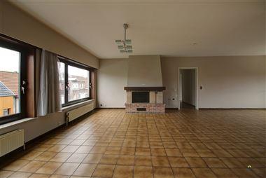 Zeer ruim appartement met 4 slaapkamers in het centrum van Kruibeke
Dit zeer ruime appartement biedt alles voor een familie met kinderen. Naast d...