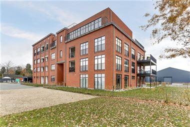 Prachtige loft met 1 slaapkamer op de eerste verdieping in residentie 'Zilverhoek'! Deze loft is voorzien van 1 slaapkamer, een badkamer ingericht met...