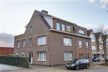 Ruim appartement nabij het centrum van Gooreind. Dit appartement bevindt zich op de tweede verdieping en beschikt over een inkomhal, een woonkamer met...