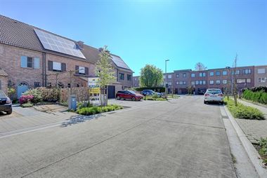 Huis met 4 slaapkamers, tuin en garage in een rustige wijk in Aartselaar.
Deze woning is gelegen in de Jef Van Hooflaan, een zijstraat van de Jan B...