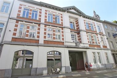 3 Moderne instapklare studentenstudio's in het midden van de universiteitswijk, vlakbij de UIA campus.
Via de poort komen we op het binnengebied m...