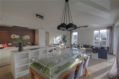 Dit nieuwbouwappartement van 111m² is gelegen in het project Schorrezicht. Achteraan het appartement vinden we 3 slaapkamers terug. De badkamer is vo...