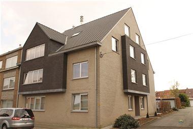 Modern appartement met groot zonnig terras
Goed gelegen, op wandelafstand van centrum, winkels, scholen en openbaar vervoer.
Op 5 minuten van de E17...