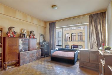 Op te frissen studio in een goed onderhouden gebouw, zeer centraal gelegen, in een rustige straat vlakbij het Noordpark, op een boogscheut van het oud...