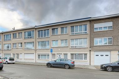 Appartement te koop met 2 slaapkamers, terras en 3 kelders.
Dit appartement is gelegen op de tweede verdieping van een klein gebouw aan het Hof Van...