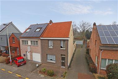 Te renoveren gezinswoning, op een perceel van ca. 351m², gelegen op een mooie locatie te Kalmthout!
EPC: 976 kWh/m² (vg,wg,gmo,gvkr,gvv)...