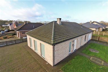 Verzorgde gelijkvloerse gezinswoning, gelegen op een perceel van ca. 755m² te Essen-Wildert!
Deze woning is ingericht met een gezellige en lichte l...