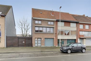 Te koop - Merksem - Maantjessteenweg 164 - Zéér goed onderhouden en grotendeels gerenoveerde woning met 3 slaapkamers en zonsgeorienteerde tuin also...