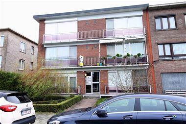 Comfortabel appartement met garage en 2 slaapkamers
Op wandelafstand het dorpscentrum, winkels scholen en op 500m van de bus en tramverbinding naar A...