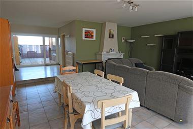 Appartement met twee slaapkamers te huur te Gooreind-Wuustwezel. Het appartement beschikt over een individuele inkomhal, ruime leefruimte, ingerichte ...