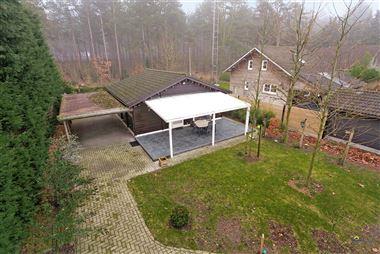 erfect onderhouden chalet te koop in Wuustwezel. De chalet is onderverdeeld in een ruime leefruimte met open keuken (ca. 36 m²), badkamer met douche,...
