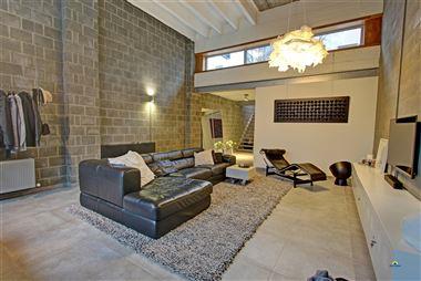 Prachtige ruime loft in industriële stijl nabij centrum Mechelen!
Deze unieke loft is gelegen nabij verschillende winkels, openbaar vervoer en sp...