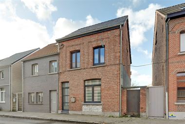 Ruime gerenoveerde woning met zonnige tuin in centrum Kruibeke:
Op wandelafstand van winkels, scholen en openbaar vervoer en goed bereikbaar vanaf de...