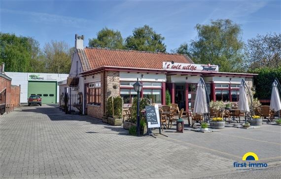 Mooi verzorgd restaurant "t wit uiltje" met instapklare woonst boven de zaak. DIT RESTAURANT BLIJFT TOT VERKOOP/VERHUUR VOLLEDIG IN BEDRIJF. Het resta...