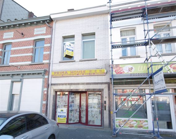 Te koop Merksem, centraal op het heraangelegde Sint-Franciscusplein - de markt van Merksem op dinsdag - vlak nabij (50m) de Bredabaan als Basic Fit en...