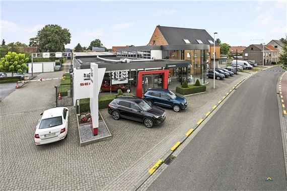 Multifuctioneel gebouw in perfecte staat, met toonzaal, kantoren, werkplaats, magazijn en 2 appartementen! EPC: 128 en 188 kWh/m² (vg,wg,gmo,gvkr,gvv...