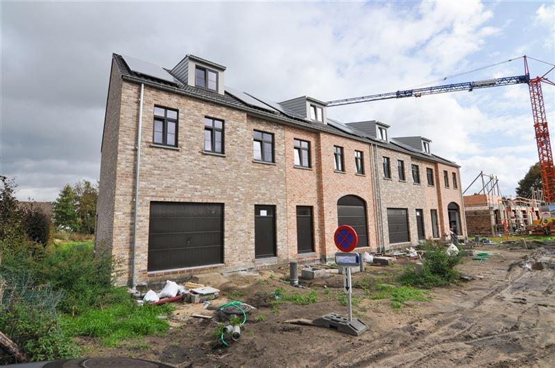 Stekene: Tragelstraat - 9 nieuwbouwwoningen gelegen aan Stekense vaart